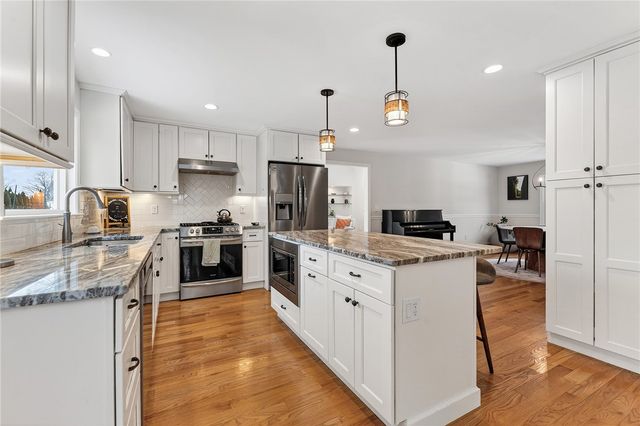 217 Belvedere Drive, Cranston, RI 02920