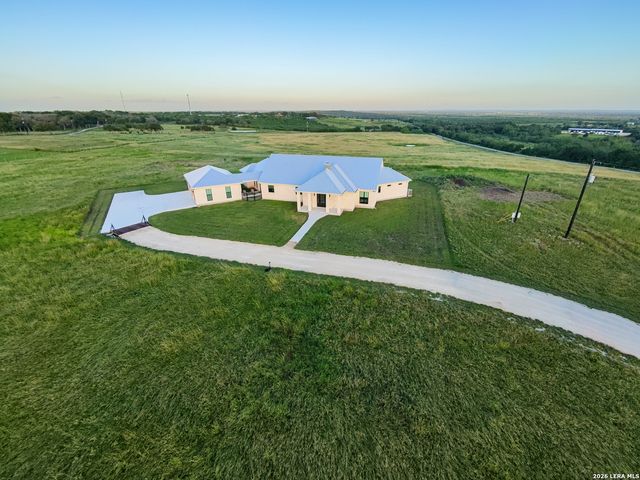 457 Branch Rd, Seguin, TX 78155