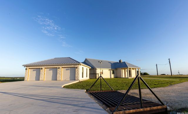 457 Branch Rd, Seguin, TX 78155