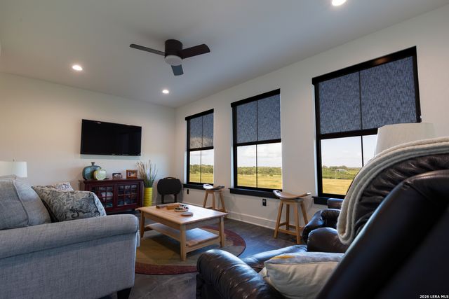 457 Branch Rd, Seguin, TX 78155