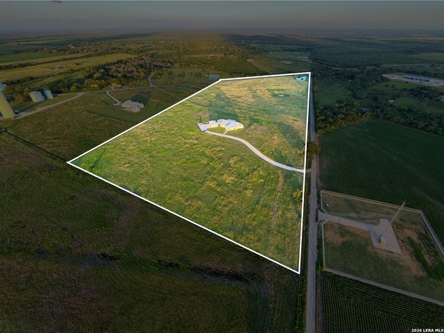 457 Branch Rd, Seguin, TX 78155