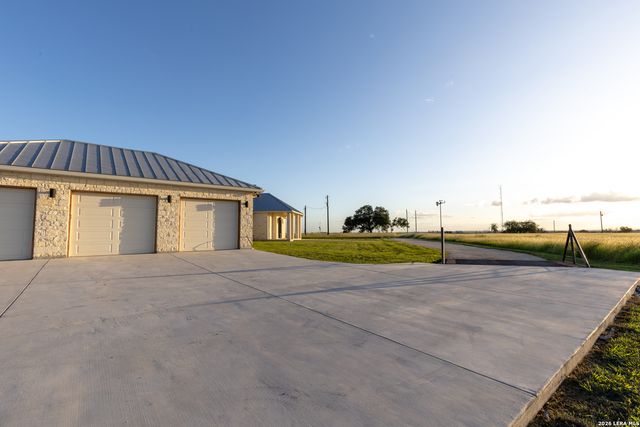 457 Branch Rd, Seguin, TX 78155