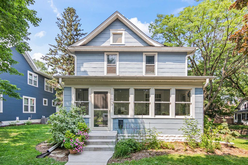 2093 Roblyn Avenue, Saint Paul, MN 55104