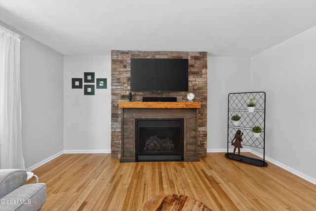 521 Russell Road, Bethlehem, NY 12203