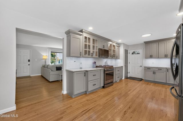 521 Russell Road, Bethlehem, NY 12203