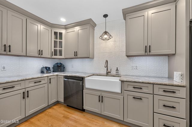 521 Russell Road, Bethlehem, NY 12203
