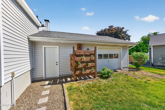 521 Russell Road, Bethlehem, NY 12203