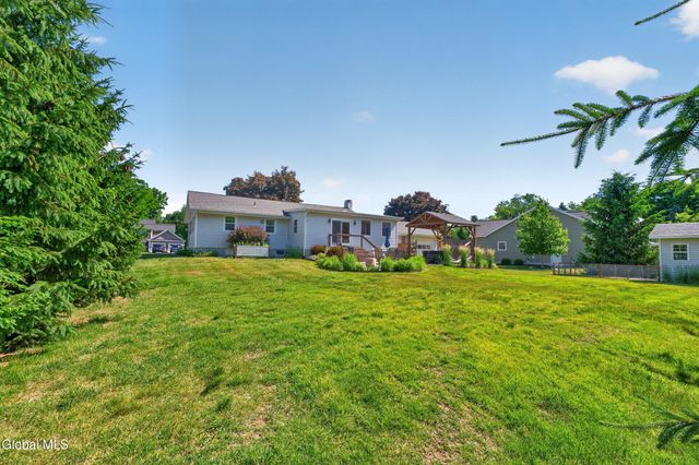 521 Russell Road, Bethlehem, NY 12203