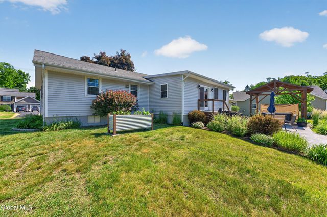 521 Russell Road, Bethlehem, NY 12203