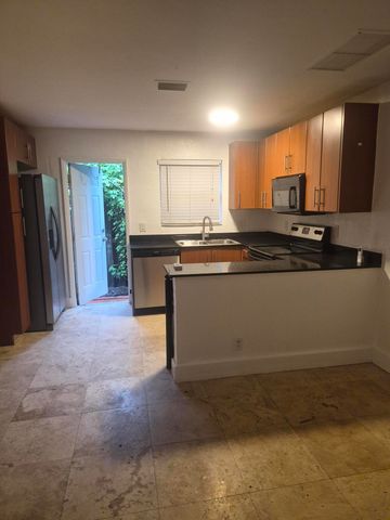 1200 NE 5TH Terrace 4, Fort Lauderdale, FL 33304