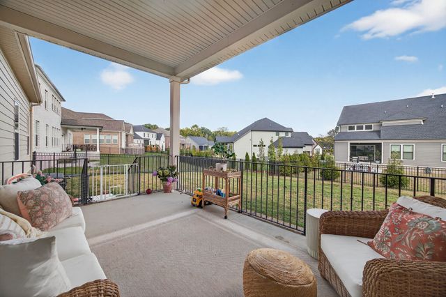 5102 High Park Hill Dr, Arrington, TN 37014