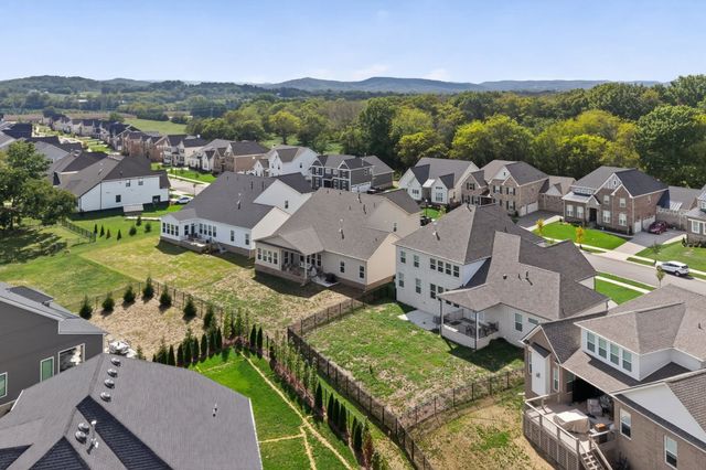 5102 High Park Hill Dr, Arrington, TN 37014