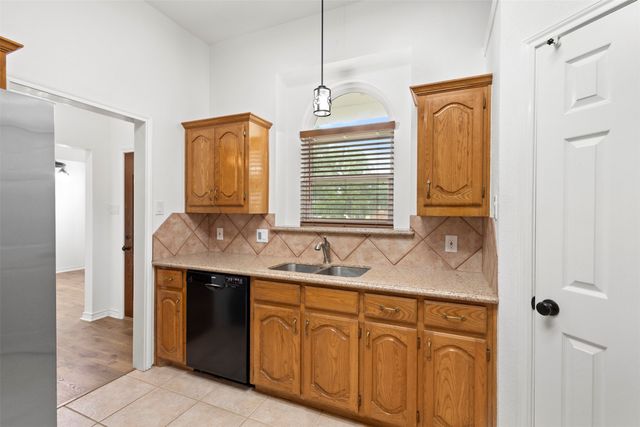 123 Catawba Road, Waxahachie, TX 75165