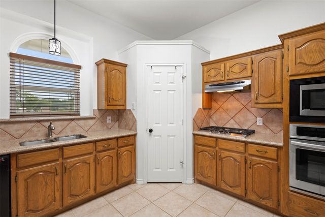 123 Catawba Road, Waxahachie, TX 75165