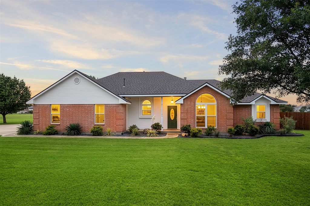 123 Catawba Road, Waxahachie, TX 75165