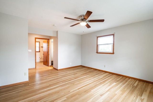 132 W Juniper DRIVE, Grafton, WI 53024