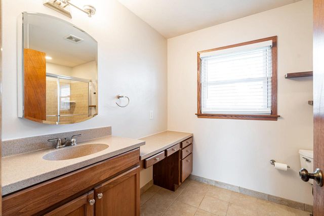 132 W Juniper DRIVE, Grafton, WI 53024