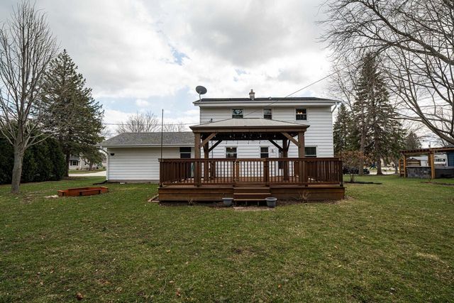132 W Juniper DRIVE, Grafton, WI 53024
