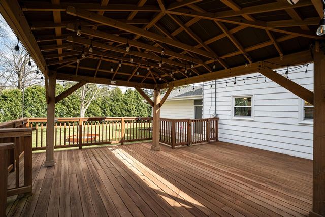 132 W Juniper DRIVE, Grafton, WI 53024