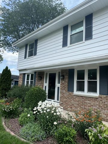 132 W Juniper DRIVE, Grafton, WI 53024