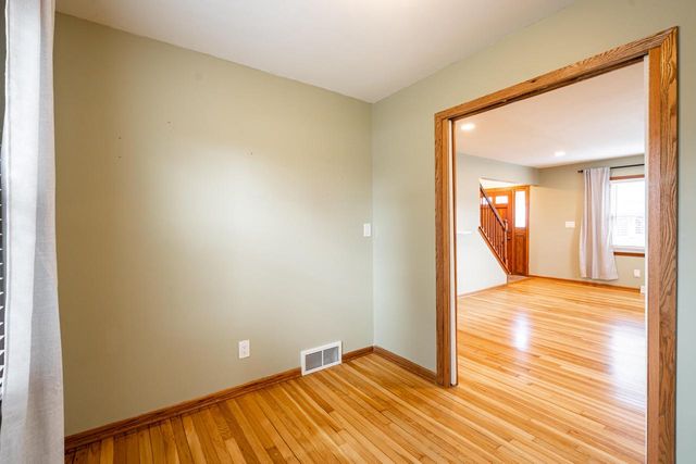 132 W Juniper DRIVE, Grafton, WI 53024
