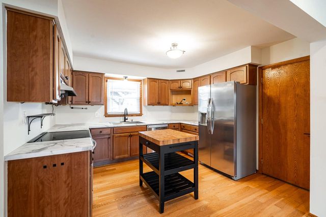 132 W Juniper DRIVE, Grafton, WI 53024