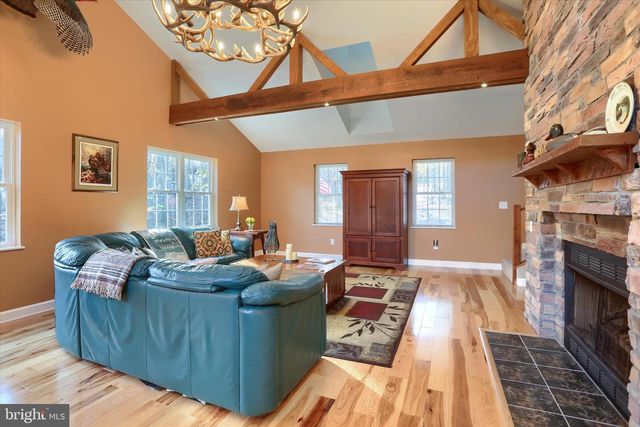 8620 MONNS GAP RD, Waynesboro, PA 17268