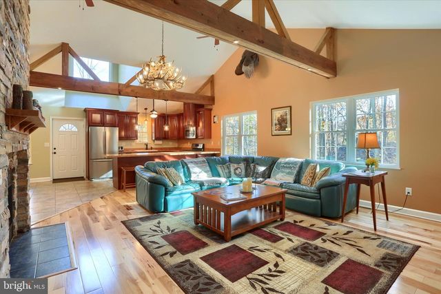 8620 MONNS GAP RD, Waynesboro, PA 17268