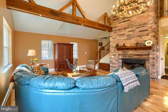 8620 MONNS GAP RD, Waynesboro, PA 17268