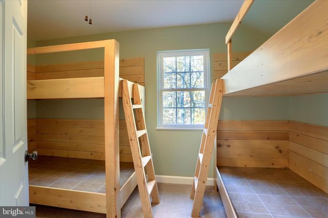 8620 MONNS GAP RD, Waynesboro, PA 17268