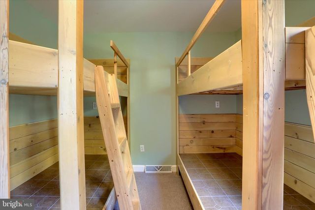 8620 MONNS GAP RD, Waynesboro, PA 17268