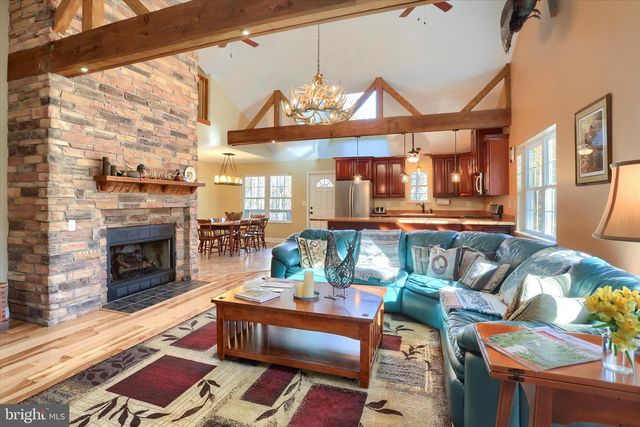 8620 MONNS GAP RD, Waynesboro, PA 17268