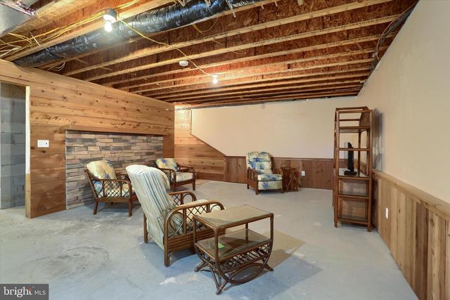 8620 MONNS GAP RD, Waynesboro, PA 17268