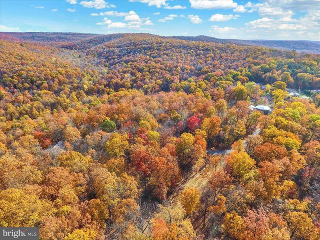 8620 MONNS GAP RD, Waynesboro, PA 17268