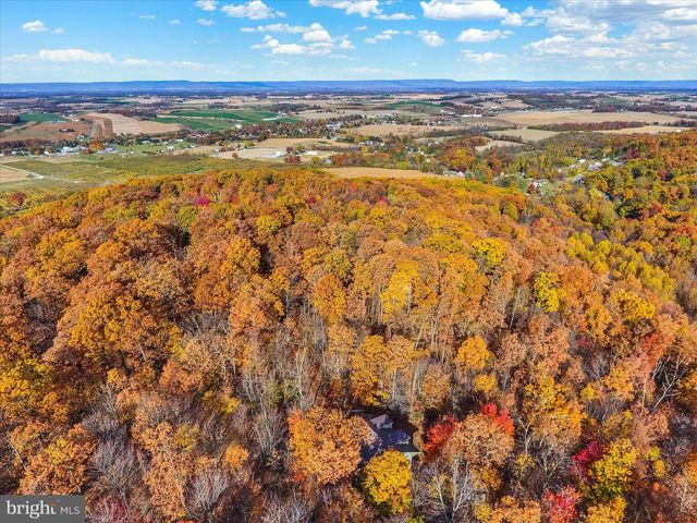 8620 MONNS GAP RD, Waynesboro, PA 17268