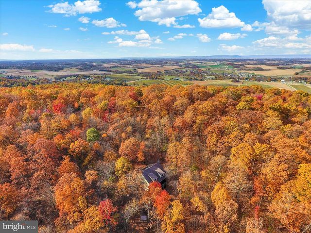 8620 MONNS GAP RD, Waynesboro, PA 17268