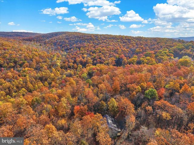 8620 MONNS GAP RD, Waynesboro, PA 17268