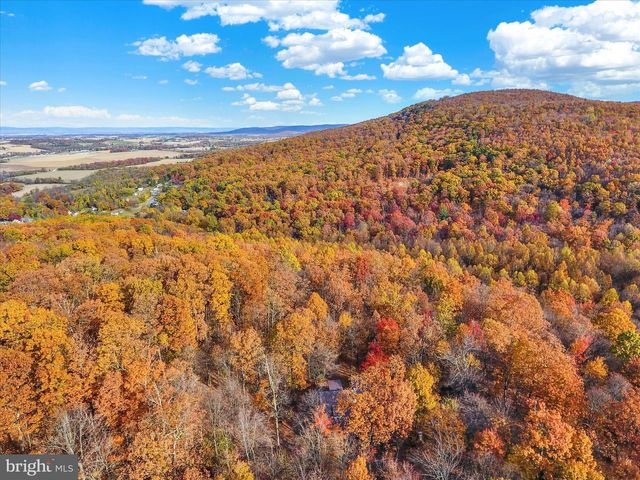 8620 MONNS GAP RD, Waynesboro, PA 17268