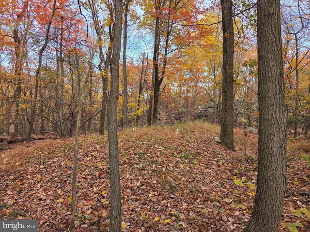 8620 MONNS GAP RD, Waynesboro, PA 17268