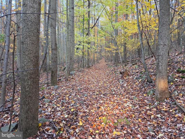 8620 MONNS GAP RD, Waynesboro, PA 17268