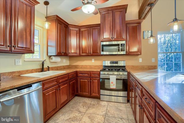 8620 MONNS GAP RD, Waynesboro, PA 17268