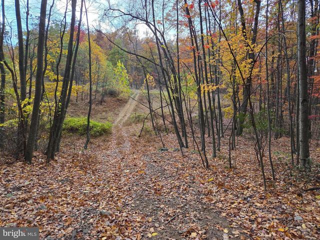 8620 MONNS GAP RD, Waynesboro, PA 17268