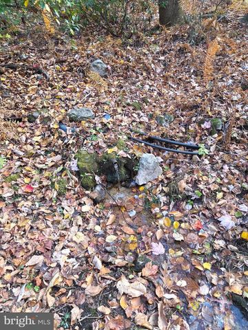 8620 MONNS GAP RD, Waynesboro, PA 17268