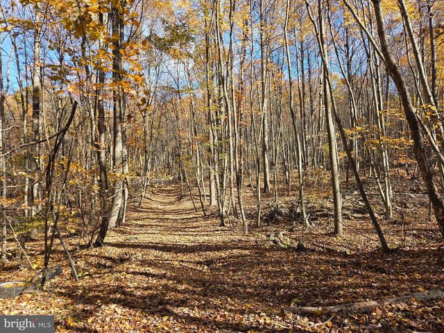 8620 MONNS GAP RD, Waynesboro, PA 17268