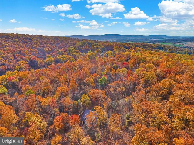 8620 MONNS GAP RD, Waynesboro, PA 17268