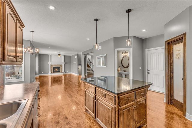 21913 W 95th Terrace, Lenexa, KS 66220