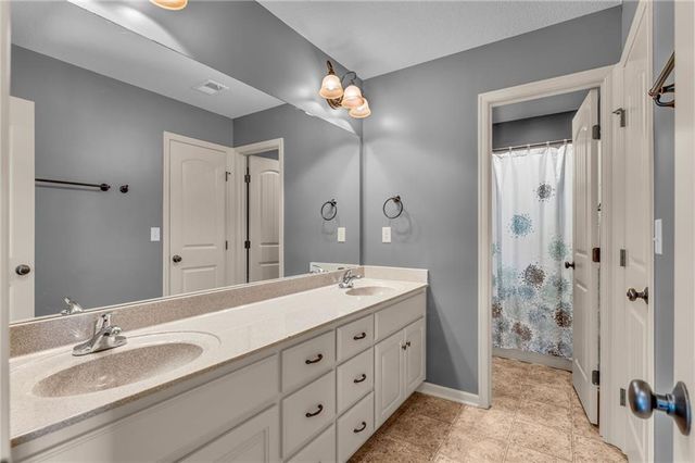 21913 W 95th Terrace, Lenexa, KS 66220