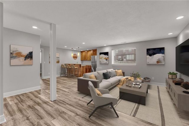 21913 W 95th Terrace, Lenexa, KS 66220