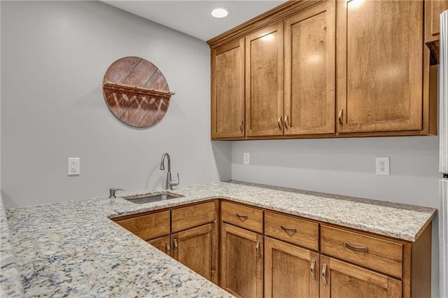 21913 W 95th Terrace, Lenexa, KS 66220