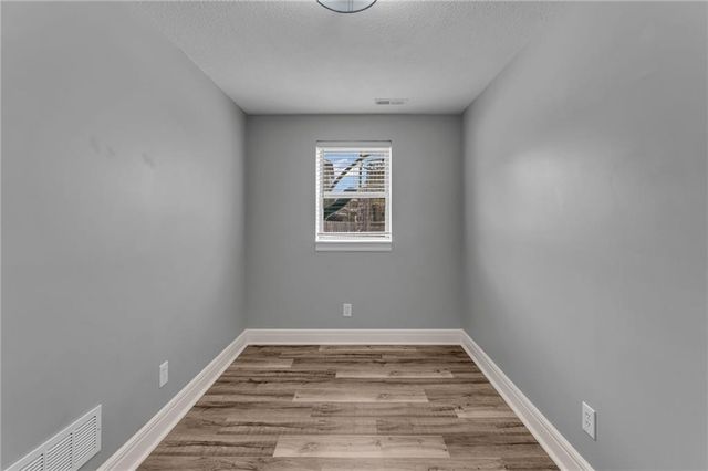 21913 W 95th Terrace, Lenexa, KS 66220